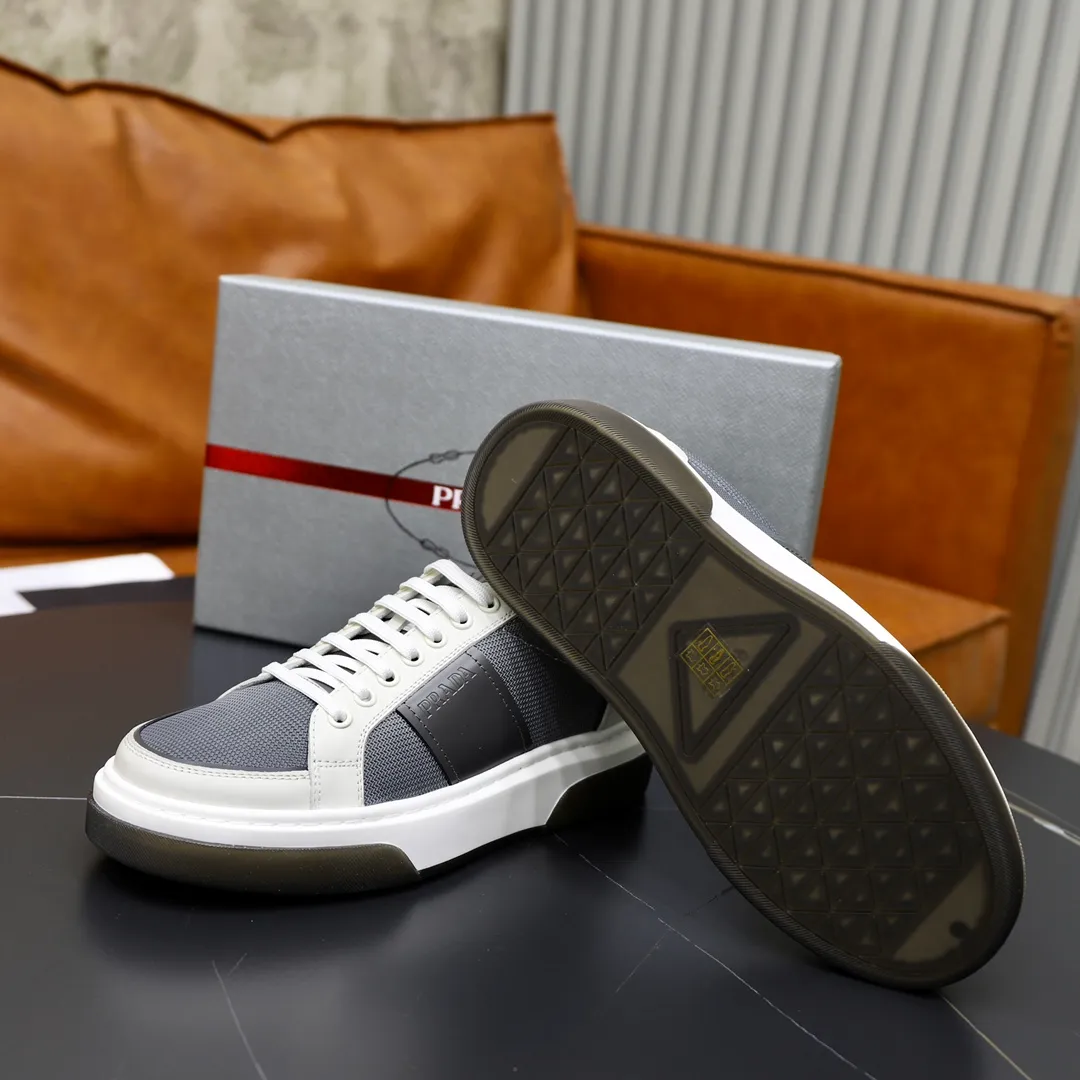 Ex-factory price: 680💰Top original order Brand: PRADA (Prada) Standard code: Men's size 38/44 (45 can be customized) Grade: Same as the official website Material: Original cowhide stitched with imported cloth, cowhide lining, original combination of two-color wear-resistant soft outsole Style category: casual sports version, young fashion, European and American trend, British style Color: actual picture color